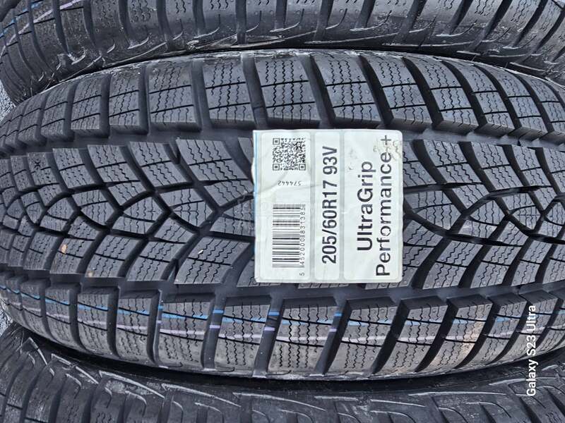 Goodyear 205/60 R17 Zimska