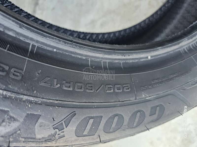 Goodyear 205/60 R17 Zimska