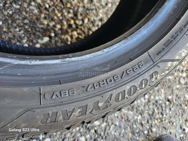 Goodyear 225/50 R17 Zimska