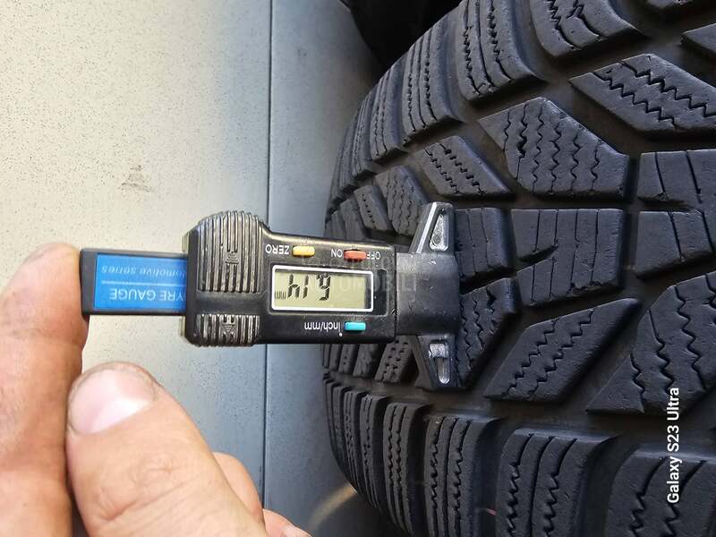 Hankook 235/55 R18 Zimska