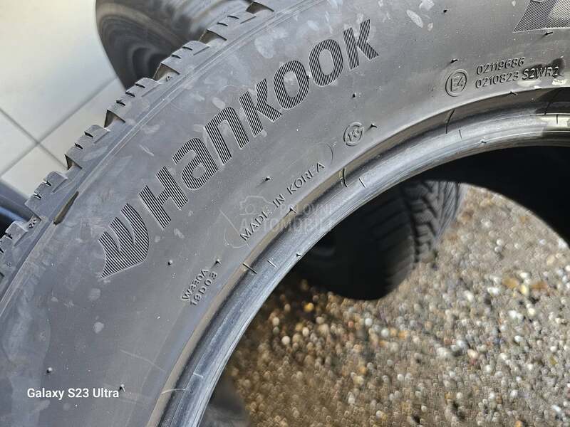 Hankook 235/55 R18 Zimska