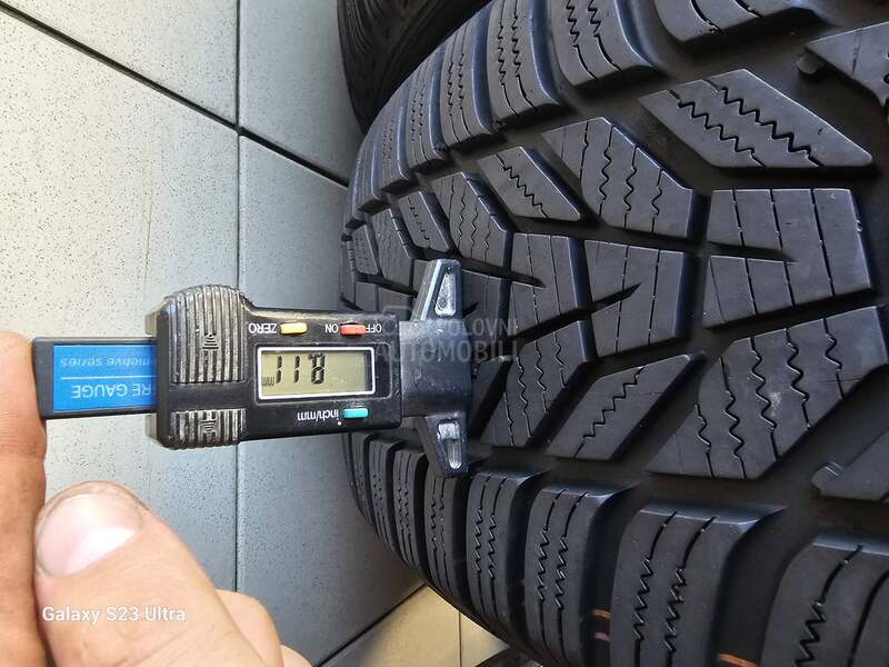 Hankook 215/55 R18 Zimska