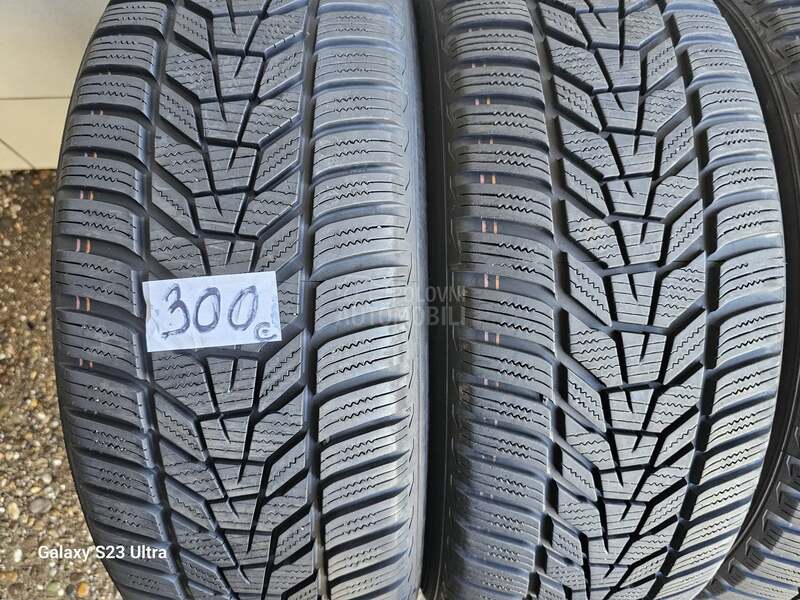 Hankook 215/55 R18 Zimska