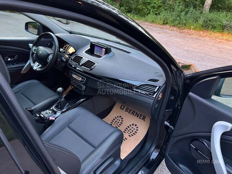 Renault Megane R E Z E R V I S A N
