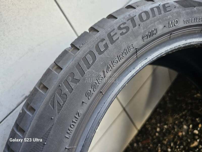 Bridgestone 225/45 R18 Zimska