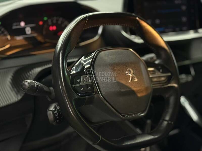 Peugeot 208 1.2b/fabričko stanje