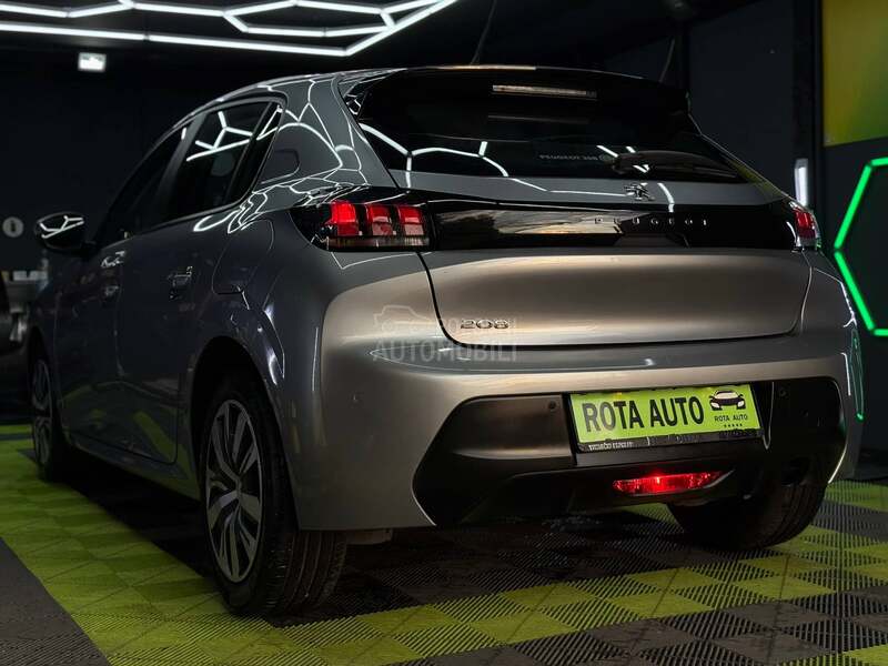 Peugeot 208 1.2b/fabričko stanje