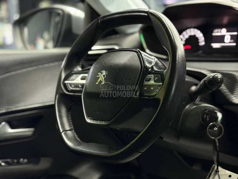Peugeot 208 1.2b/fabričko stanje
