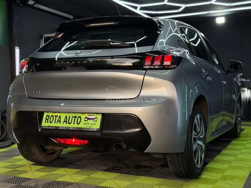 Peugeot 208 1.2b/fabričko stanje