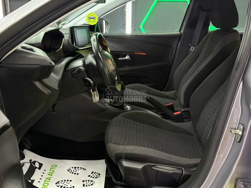 Peugeot 208 1.2b/fabričko stanje