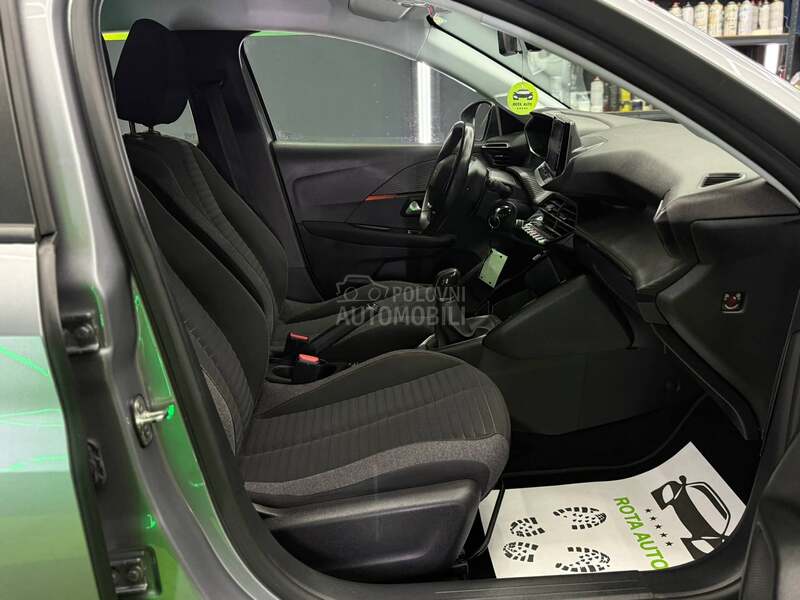 Peugeot 208 1.2b/fabričko stanje