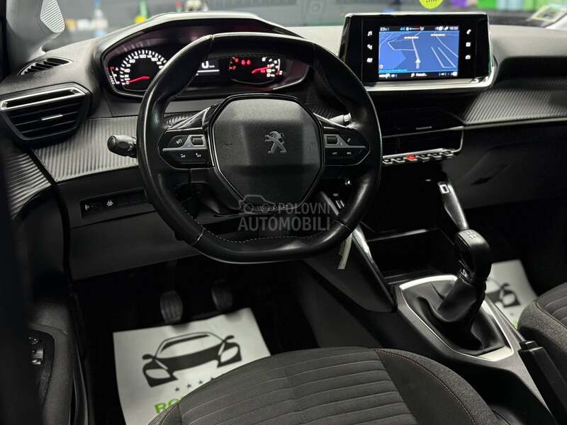 Peugeot 208 1.2b/fabričko stanje