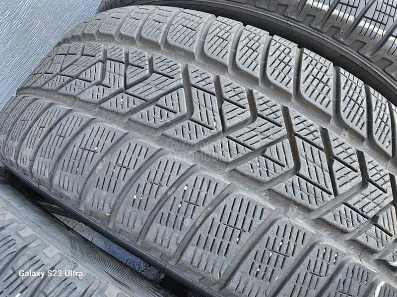 Pirelli 235/55 R19 Zimska
