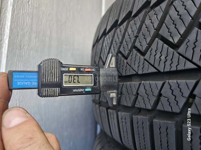 Continental 225/55 R17 Zimska