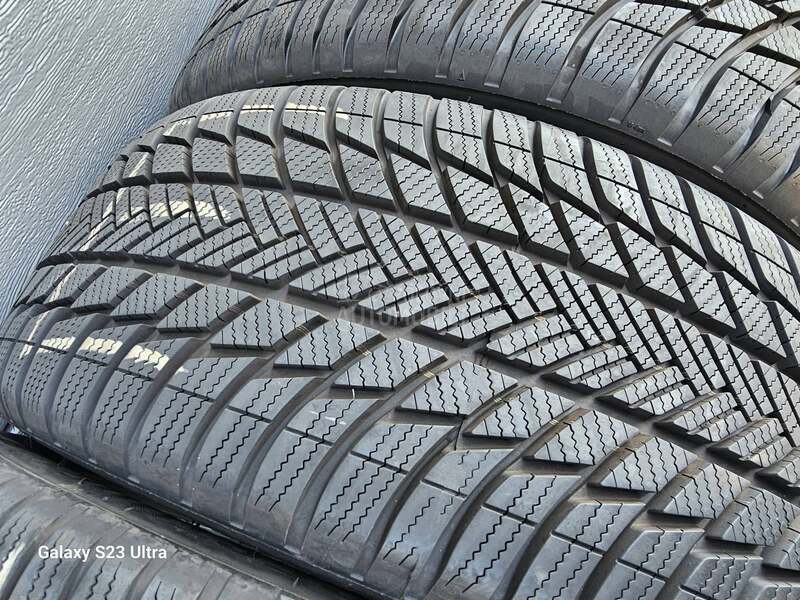 Bridgestone 235/50 R19 Zimska