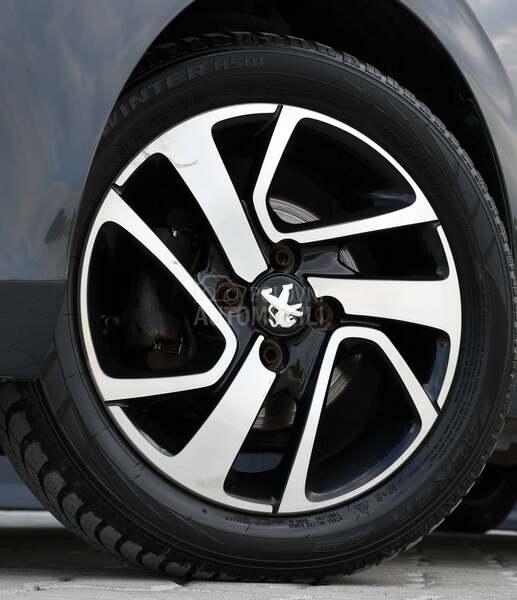 Peugeot 108 Cabrio/1.2VTi/CH