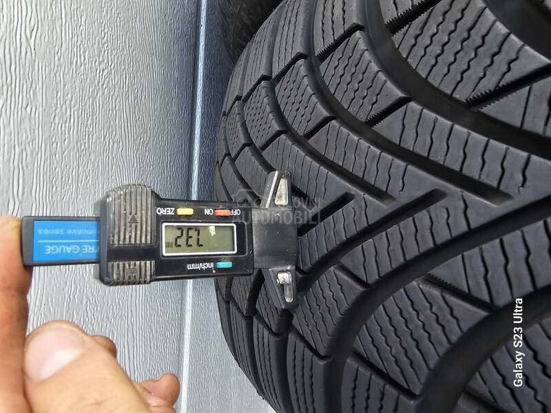 Maxxis 245/40 R18 Zimska