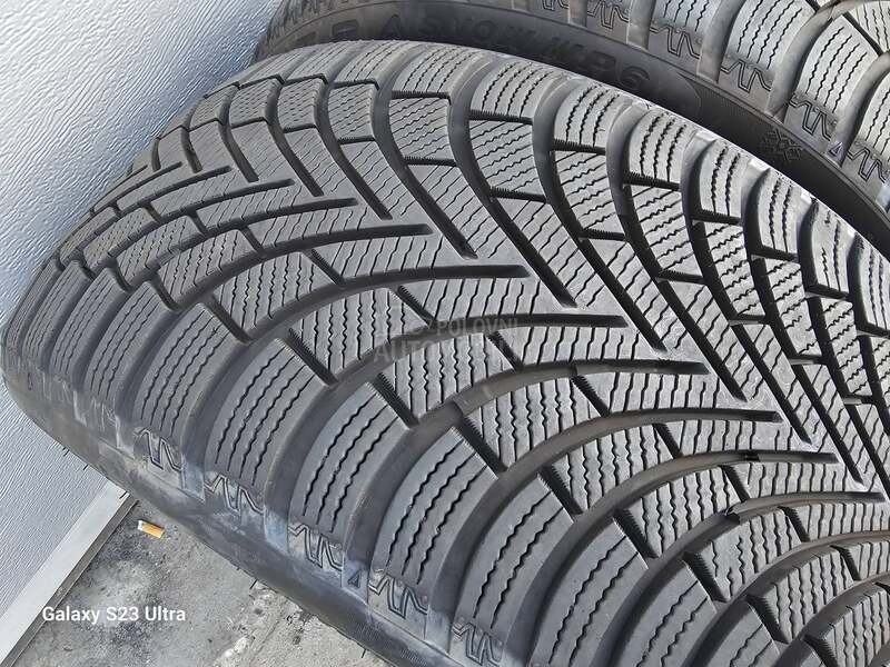 Maxxis 245/40 R18 Zimska