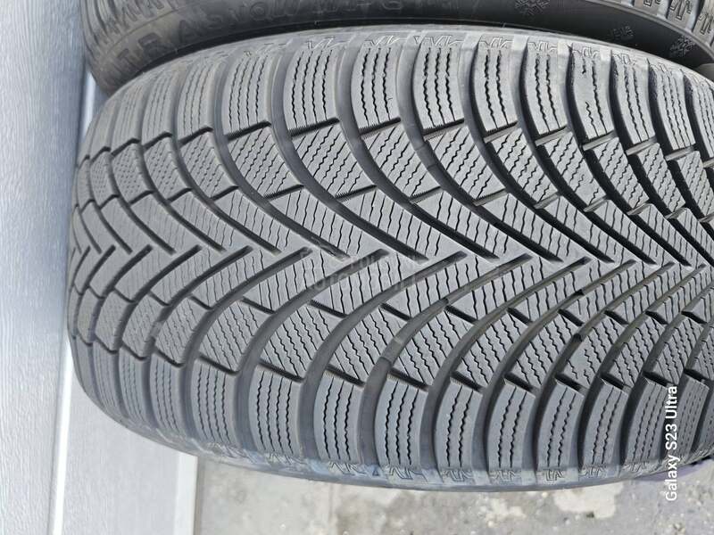 Maxxis 245/40 R18 Zimska