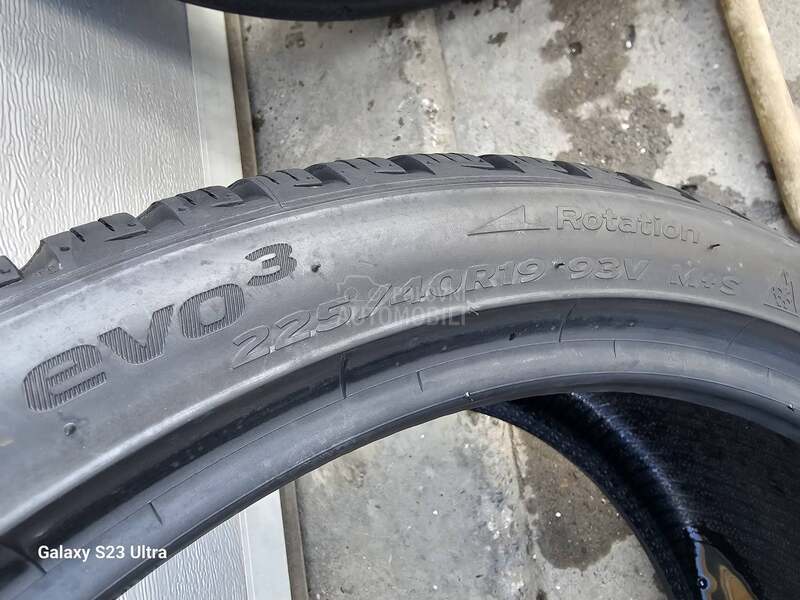 Hankook 225/40 R19 Zimska