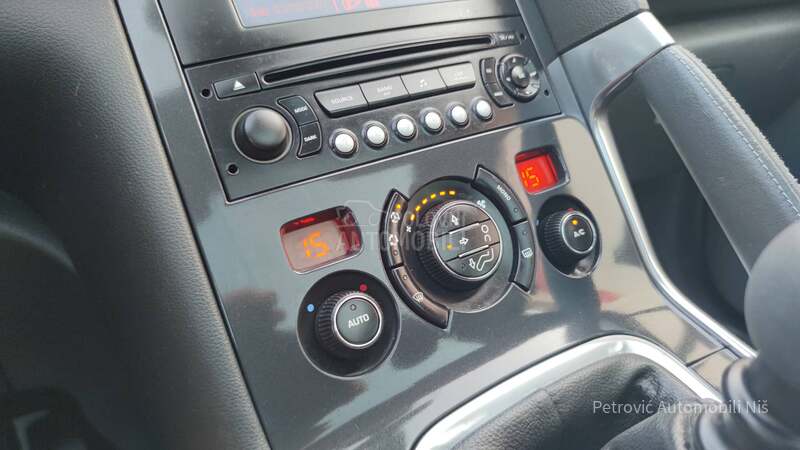 Peugeot 3008 1.6 E-HDi //ALLURE//