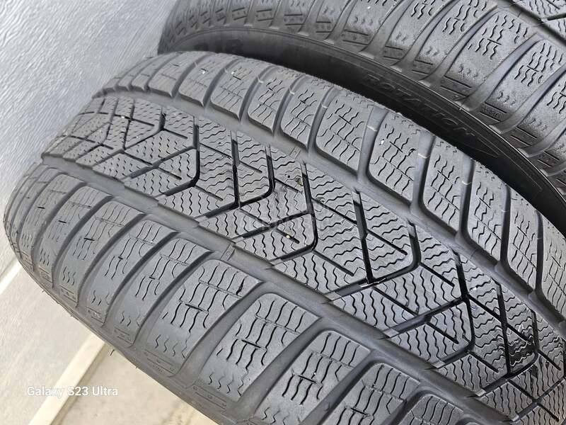 Pirelli 245/45 R18 Zimska