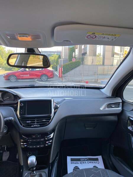 Peugeot 2008 SIGNATURE