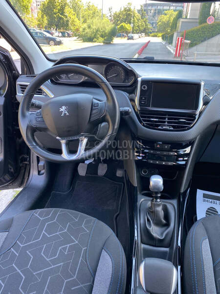 Peugeot 2008 SIGNATURE