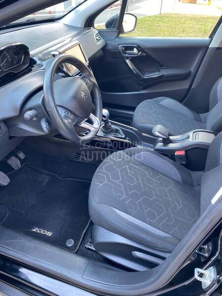 Peugeot 2008 SIGNATURE