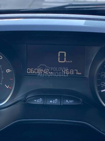 Peugeot 2008 SIGNATURE