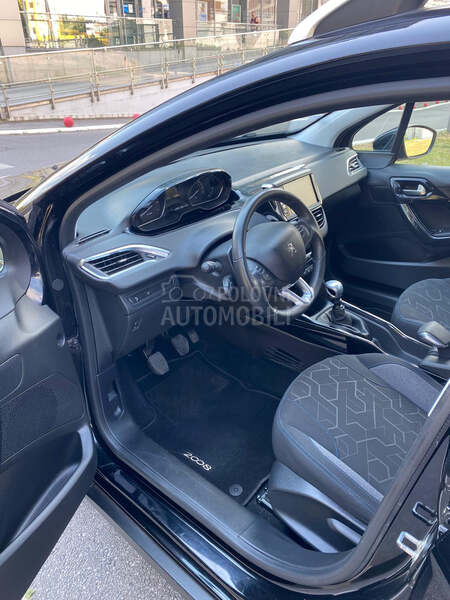 Peugeot 2008 SIGNATURE