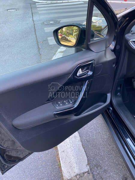 Peugeot 2008 SIGNATURE