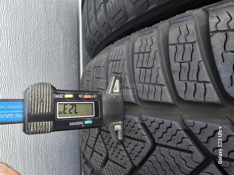 Pirelli 235/45 R18 Zimska