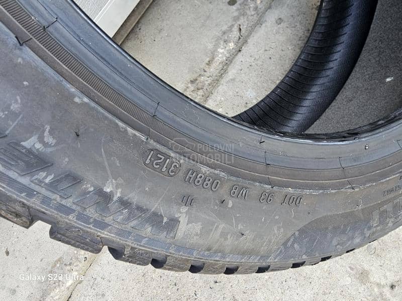 Pirelli 235/45 R18 Zimska