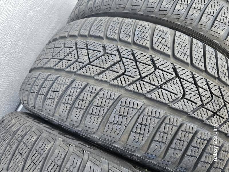 Pirelli 235/45 R18 Zimska