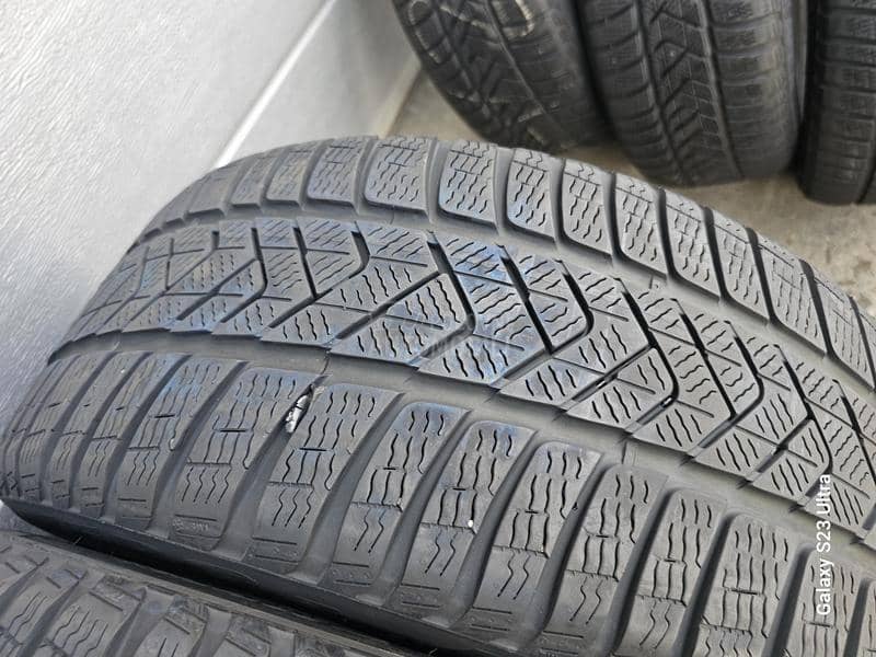 Pirelli 235/45 R18 Zimska