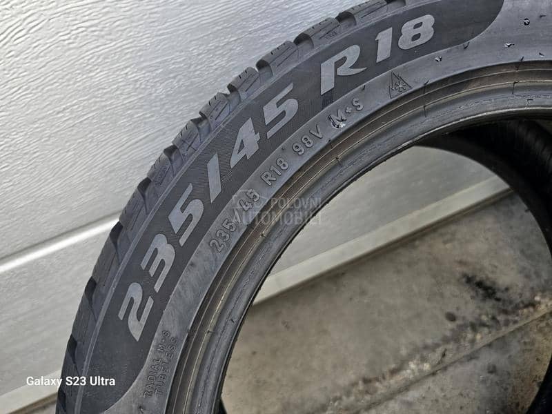 Pirelli 235/45 R18 Zimska