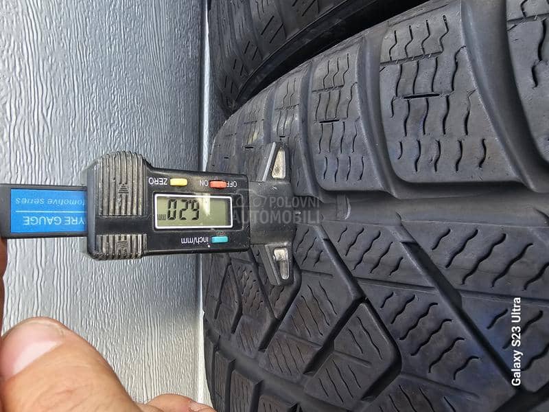 Pirelli 235/45 R18 Zimska