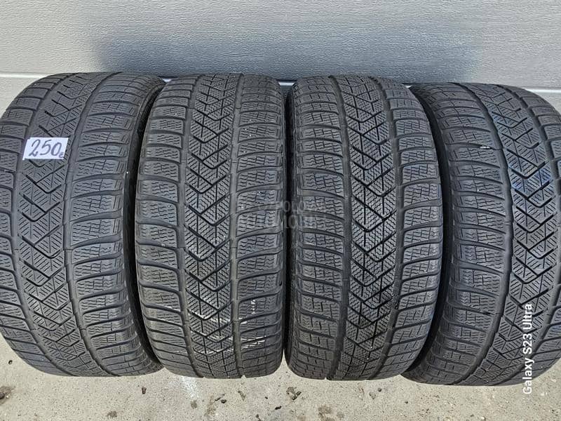 Pirelli 235/45 R18 Zimska
