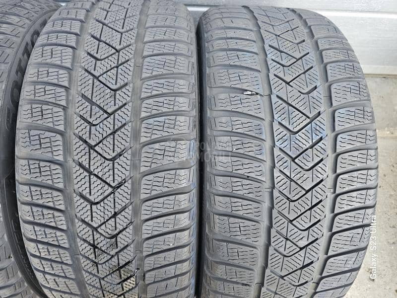 Pirelli 235/45 R18 Zimska