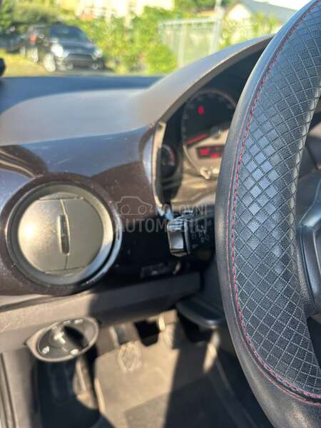 Volkswagen up! 1.0i   11/11/2016