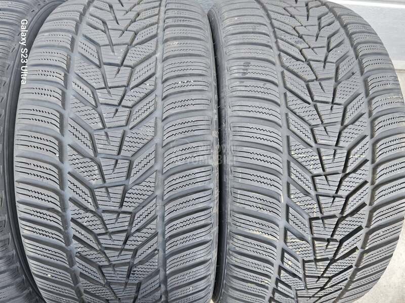 Hankook 245/35 R19 Zimska
