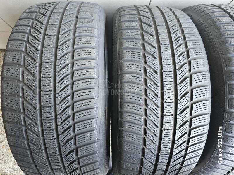 Continental 235/45 R18 Zimska