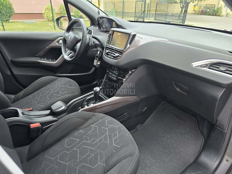 Peugeot 2008 1.6 e-HDI AUTOM
