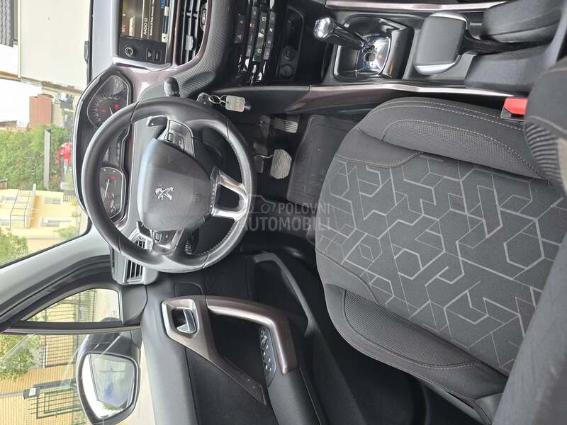 Peugeot 2008 1.6 e-HDI AUTOM