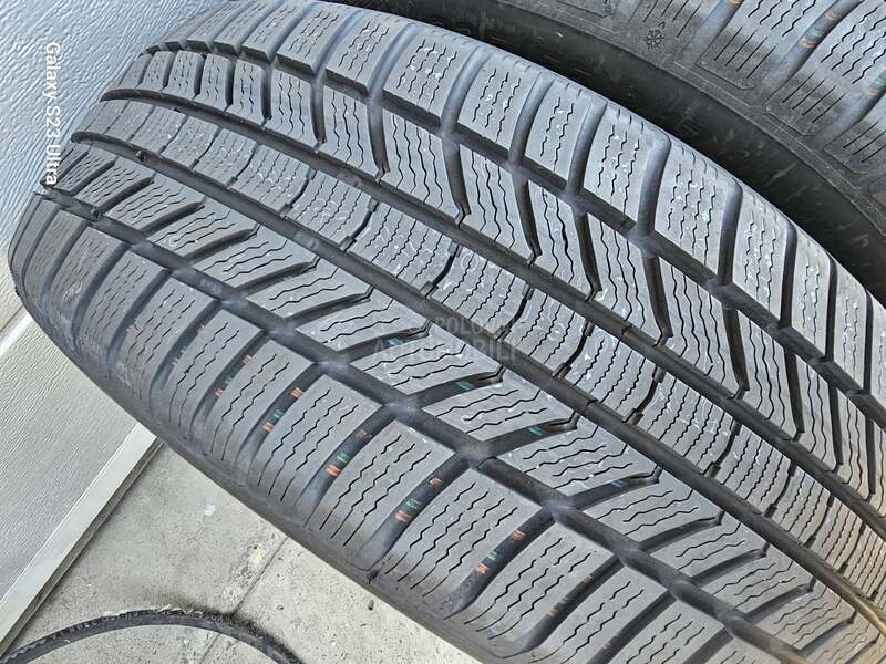 Continental 225/55 R17 Zimska