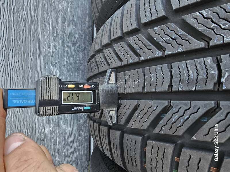 Continental 225/55 R17 Zimska