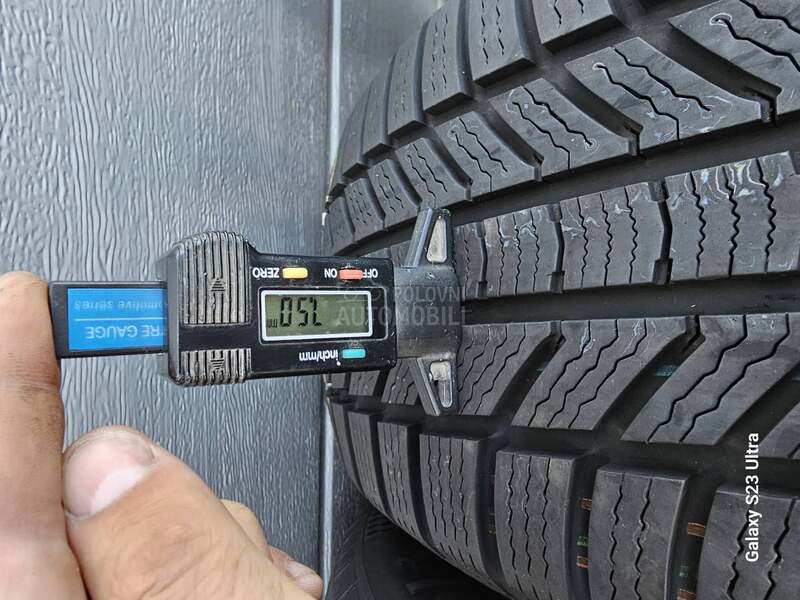 Continental 225/55 R17 Zimska