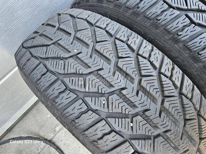 Taurus 225/55 R17 Zimska