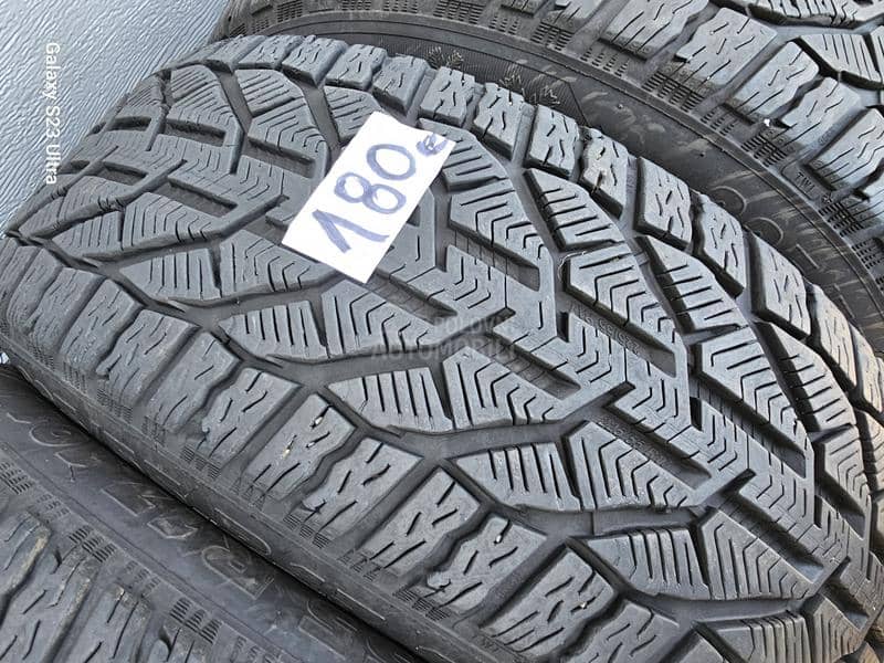 Taurus 225/55 R17 Zimska